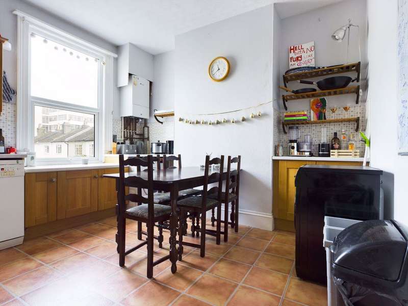 3 Bedroom Maisonette Flat To Rent In Hartington Road, Brighton, BN2