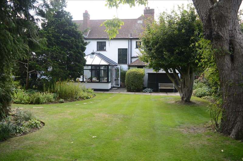 4 Bedroom Detached House For Sale In Roxwell Road, Chelmsford, CM1