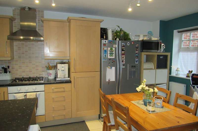 3 Bedroom Terraced For Sale In Sandycroft Avenue, Wythenshawe