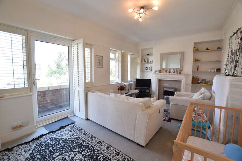 2 Bedroom Flat For Sale In Christchurch Road, Bournemouth, BH1