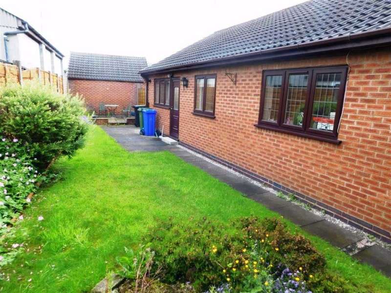 2 Bedroom Bungalow To Rent In Chatsworth Close, Droylsden, Manchester, M43