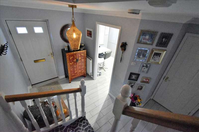 3 Bedroom House For Sale In Sandringham Drive, Dartford, DA2