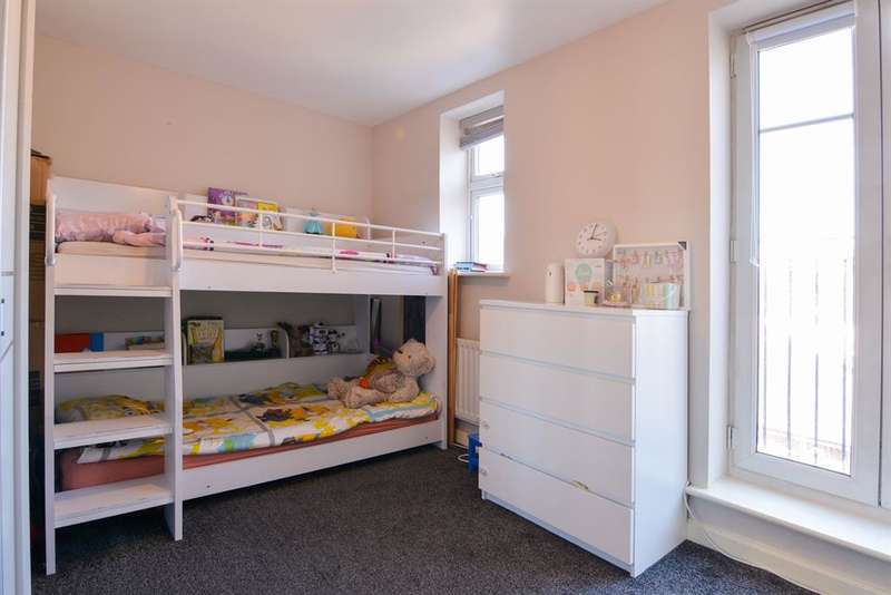 2 Bedroom Apartment Flat For Sale In Ingress Park Avenue, Greenhithe