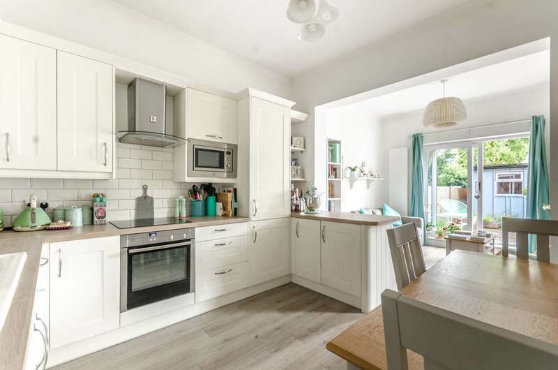 2 Bedroom Flat For Sale In Graham Avenue, Mitcham, CR4