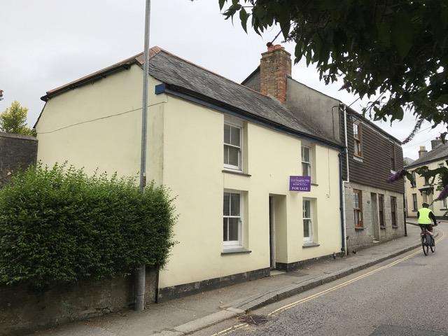 3 Bedroom Property To Rent In West Street, Penryn, TR10