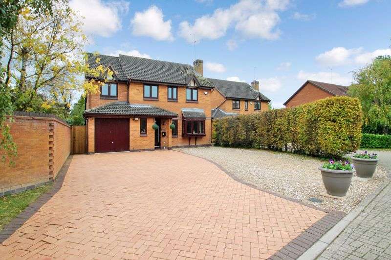 5 Bedroom Property For Sale In Wren Walk, Edlesborough, Buckinghamshire