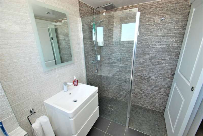 3 Bedroom Link Detached House For Sale In Amble Avenue, South Shields, NE34