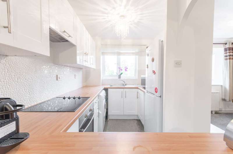 1 Bedroom Flat For Sale In Express Drive, Goodmayes, IG3