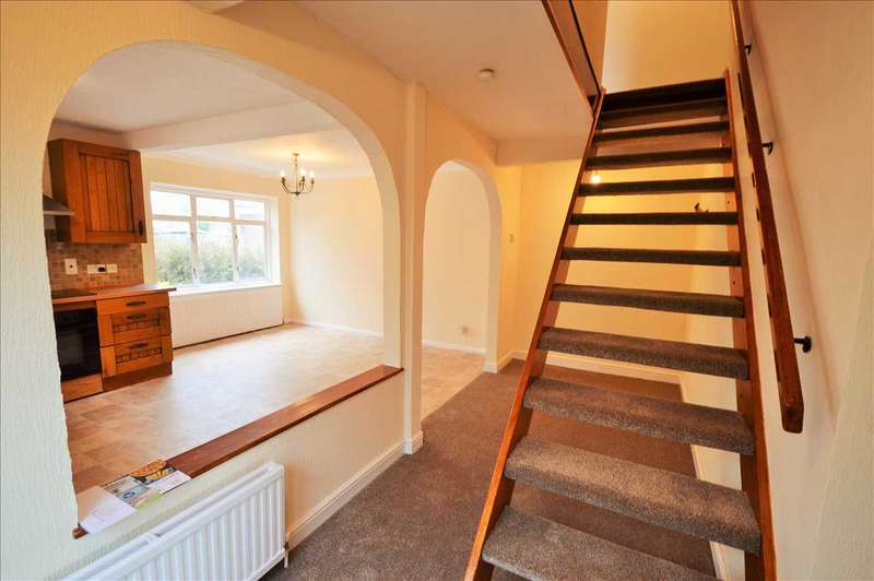 3 Bedroom SemiDetached House To Rent In Hillcrest Road, Horndononthe