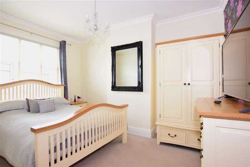 3 Bedroom Semi Detached House For Sale In Queens Road, , Welling, Kent