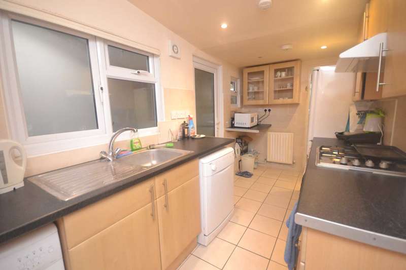 3 Bedroom Terraced House To Rent In Blenheim Gardens, Reading, RG1