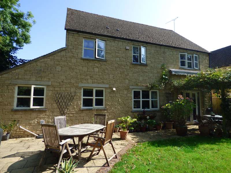 4 Bedroom Property For Sale In Swansfield, Lechlade, GL7