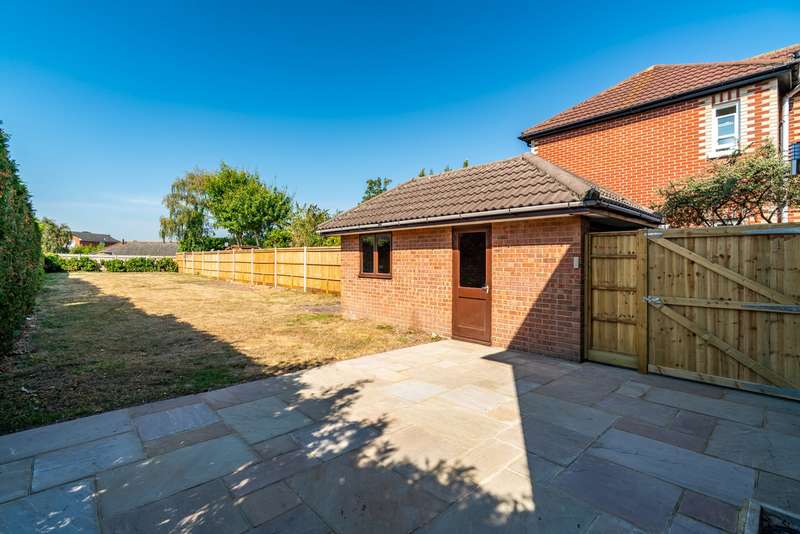 3 Bedroom Detached House For Sale In Church Road, Warsash, Southampton