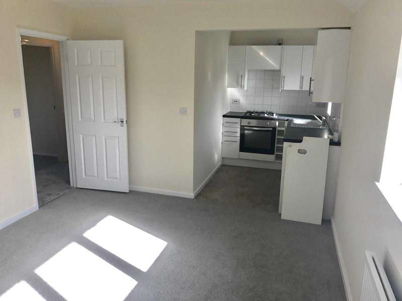 2 Bedroom Apartment Flat To Rent In St Vincent Villas, Temple Hill