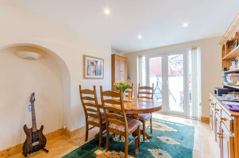 3 Bedroom Terraced House For Sale In Dunster Avenue, Morden, SM4