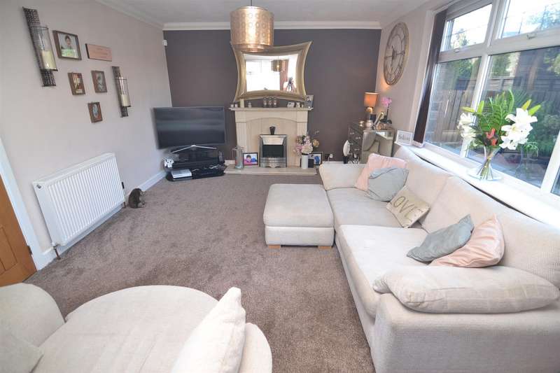 3 Bedroom End Of Terrace House For Sale In Dewsbury Road, Cleckheaton, BD19