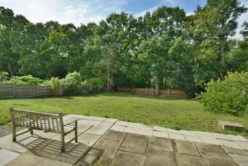 4 Bedroom Detached House For Sale In Greensleeves Avenue, Broadstone, BH18