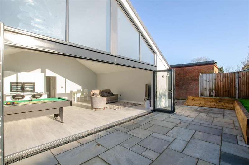 4 Bedroom Detached Bungalow For Sale In St Williams Way, Norwich, NR7