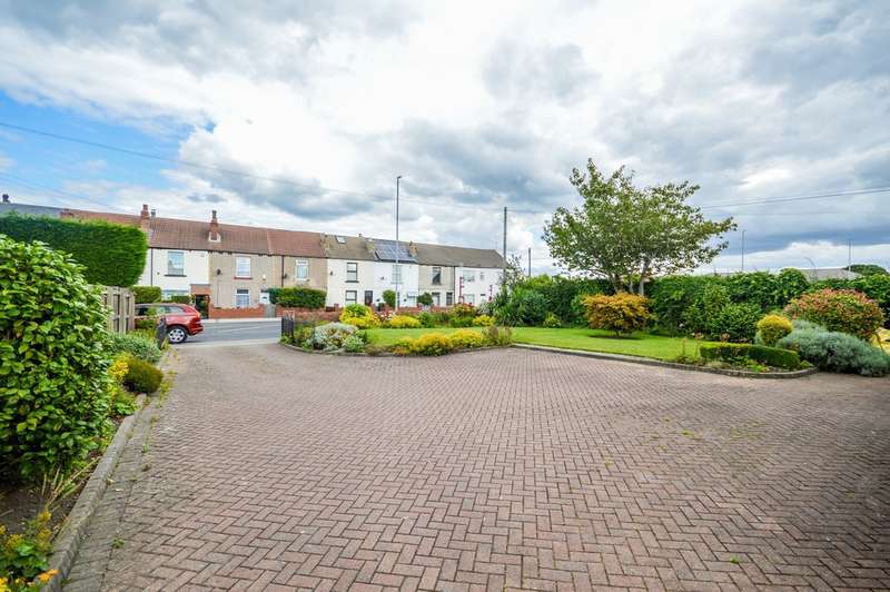 4 Bedroom Bungalow For Sale In Leeds Road, Lofthouse, Wakefield, WF3