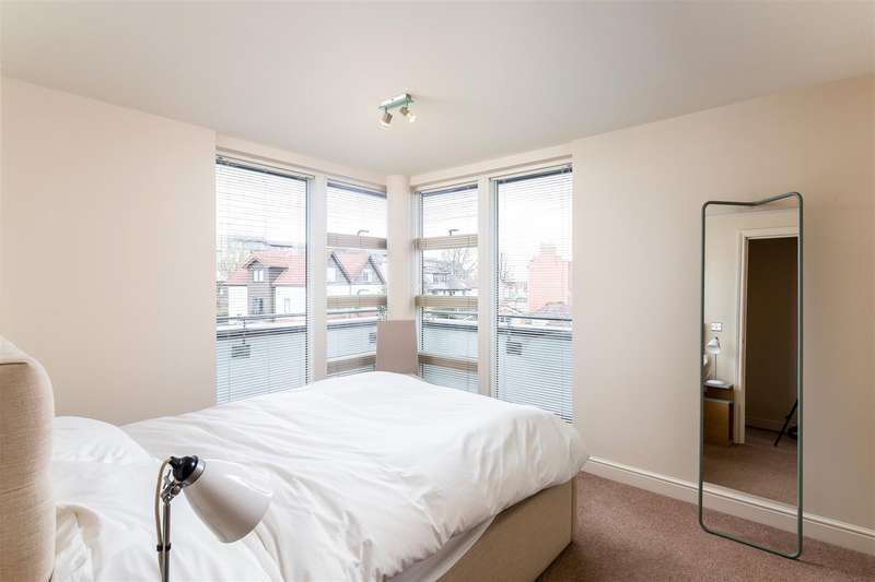 2 Bedroom Penthouse For Sale In Elm Lane, Bristol, BS6
