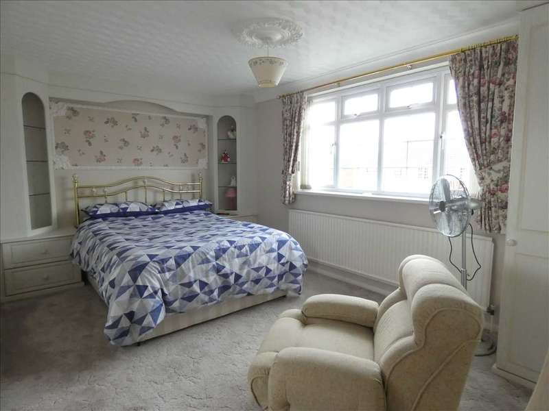 3 Bedroom Detached House For Sale In St Nicholas Drive, Wybers Wood