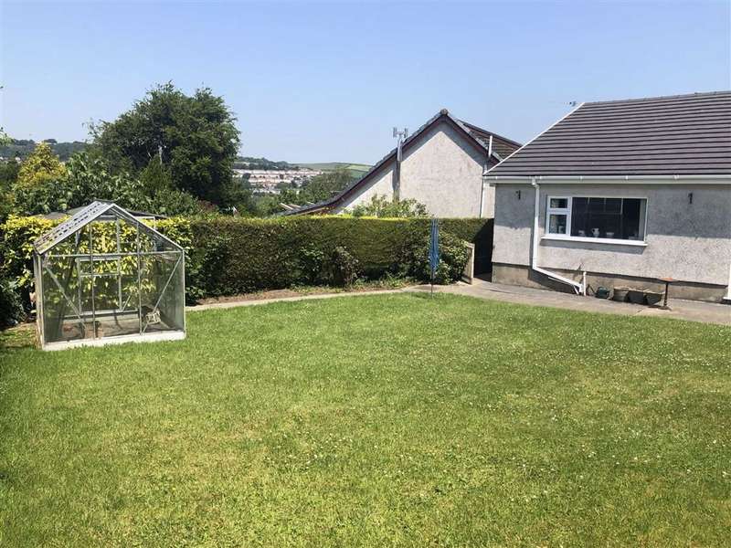 3 Bedroom Detached Bungalow Under Offer In Bryn Tywi, Llangunnor