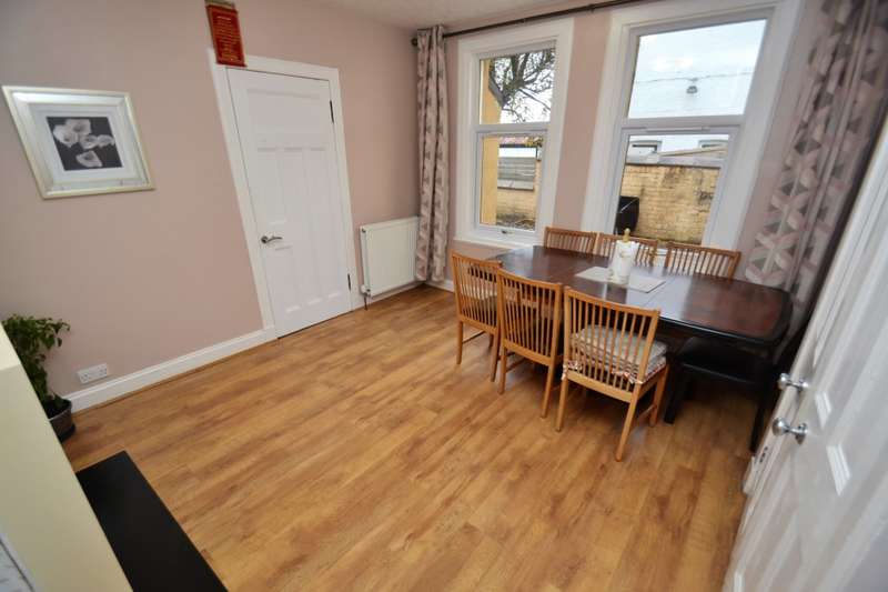 4 Bedroom SemiDetached House For Sale In Berwick Drive, Cardonald, G52