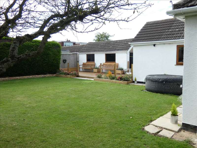 3 Bedroom Detached Bungalow For Sale In Waddingham Place, New Waltham