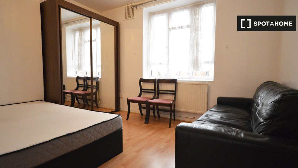3 Bedroom Flat To Rent In Whiston Rd, E2