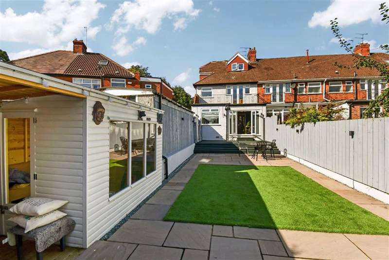 4 Bedroom End Of Terrace House For Sale In Chestnut Avenue, Willerby