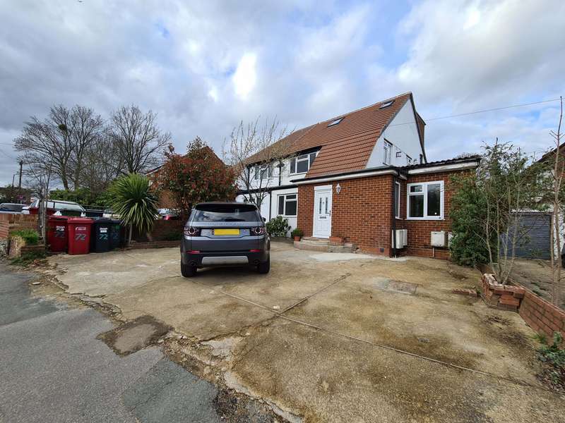 6 Bedroom Semi-Detached House To Rent In Burnham Lane, Slough, SL1