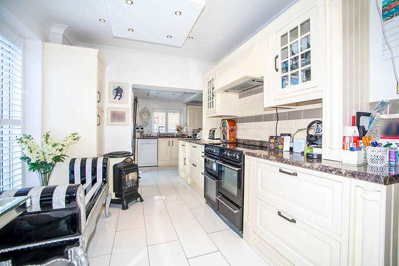 4 Bedroom SemiDetached House For Sale In The Ridgeway, Chatham, Kent, ME4