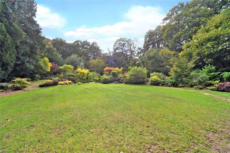 2 Bedroom Flat For Sale In Elizabeth Drive, Banstead, Surrey, SM7