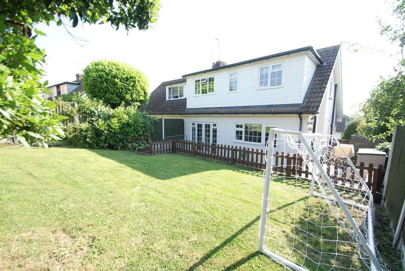 4 Bedroom House For Sale In Love Lane, Rayleigh, SS6