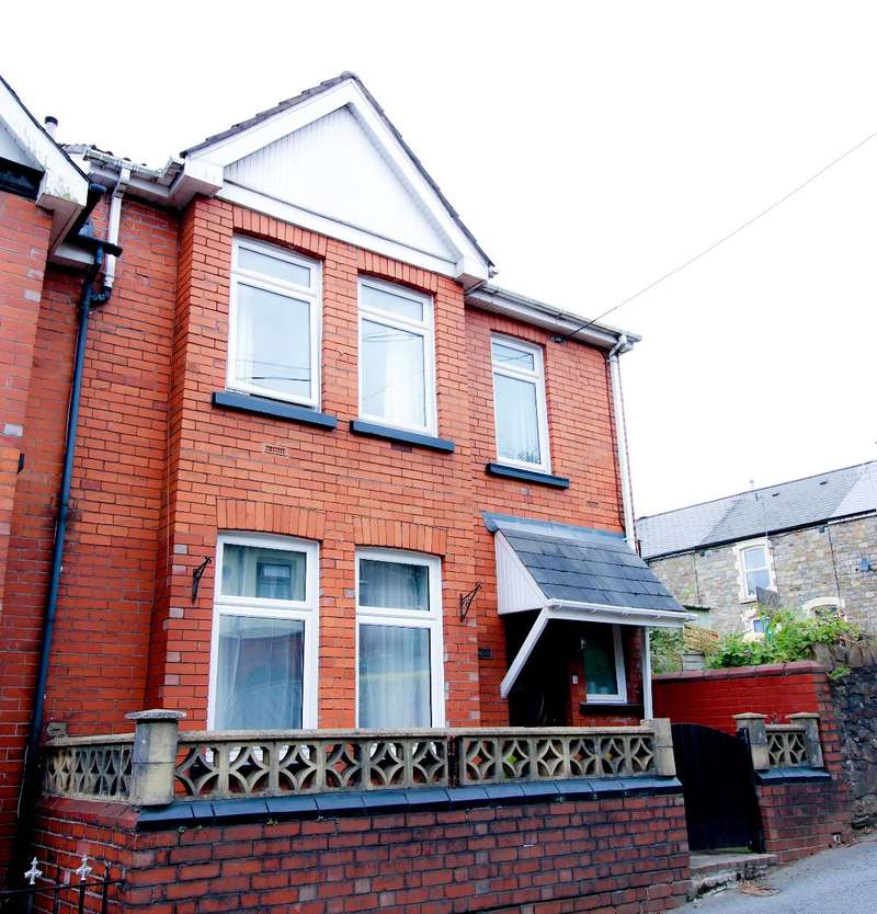 3 Bedroom SemiDetached House For Sale In Ivydene, Grove Road