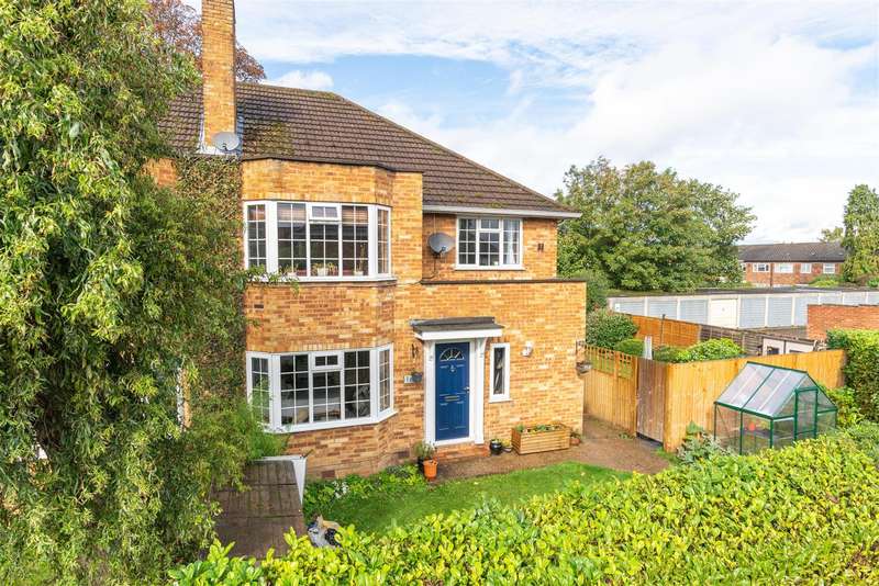 2 Bedroom Flat For Sale In Gladsmuir Close, Waltononthames