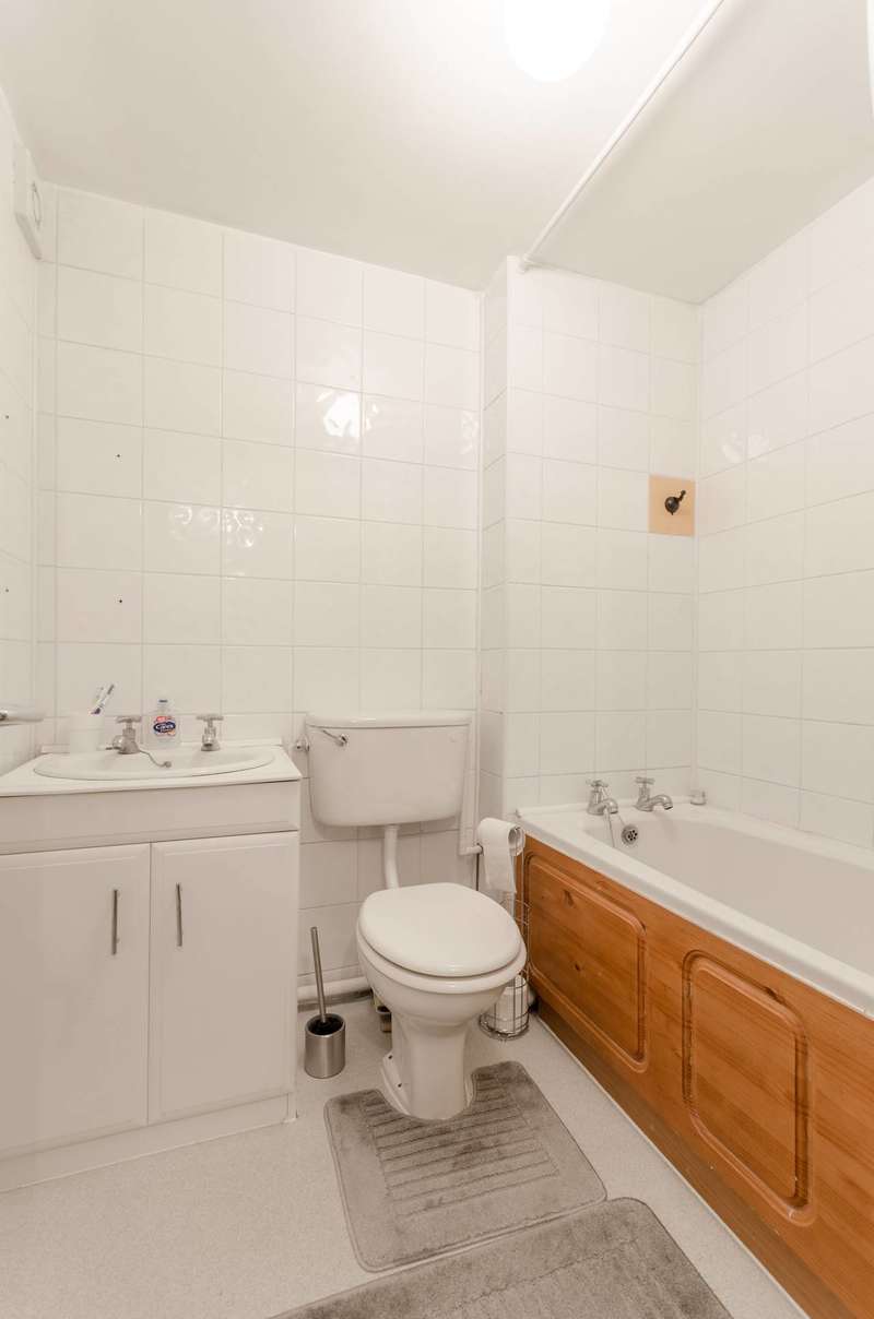 1 Bedroom Flat For Sale In Express Drive, Goodmayes, IG3