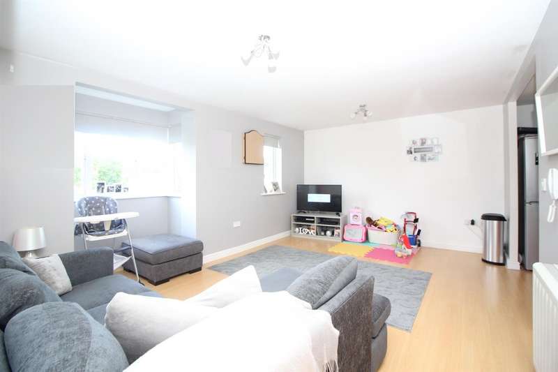 2 Bedroom Flat For Sale In Yukon Road, Broxbourne, EN10