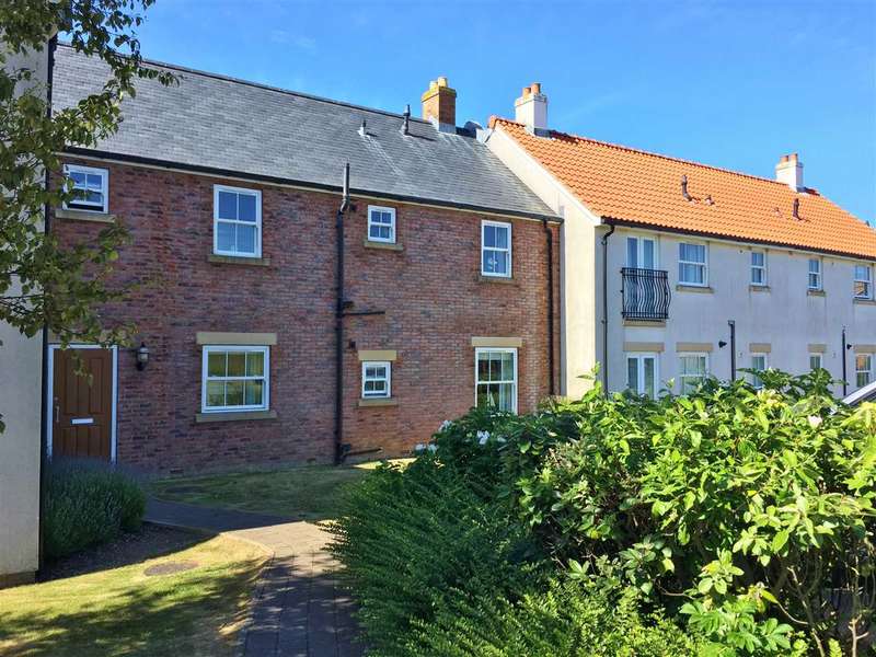 2 Bedroom Apartment Flat For Sale In The Parade, The Bay, Filey, YO14