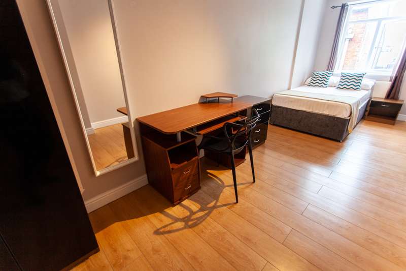 3 Bedroom Flat To Rent In Stafford Street, L3 8lx,