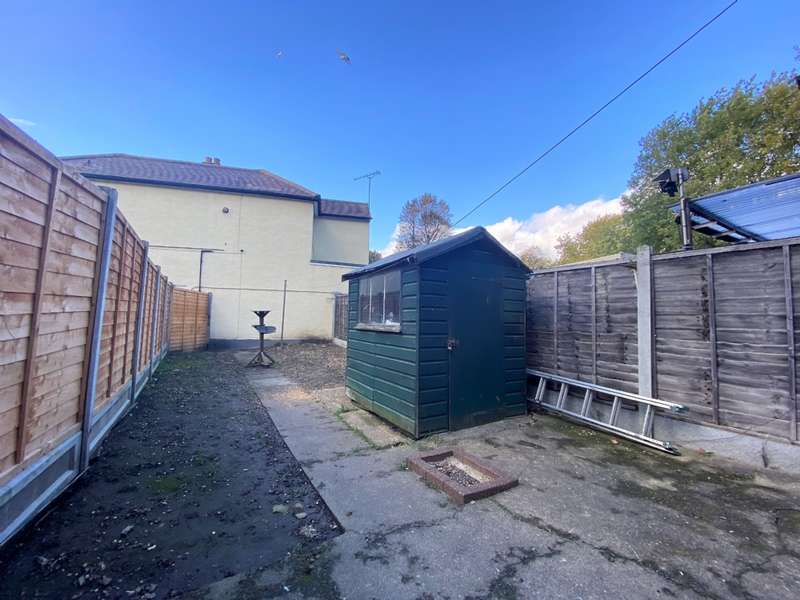 2 Bedroom Terraced House For Sale In Dagenham Road, Romford, RM7