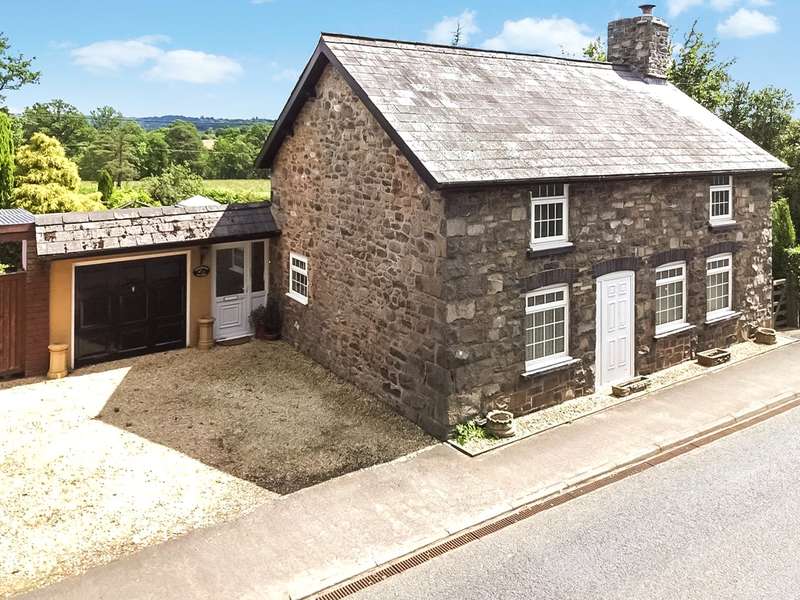 3 Bedroom Detached House For Sale In Newbridgeonwye, Llandrindod