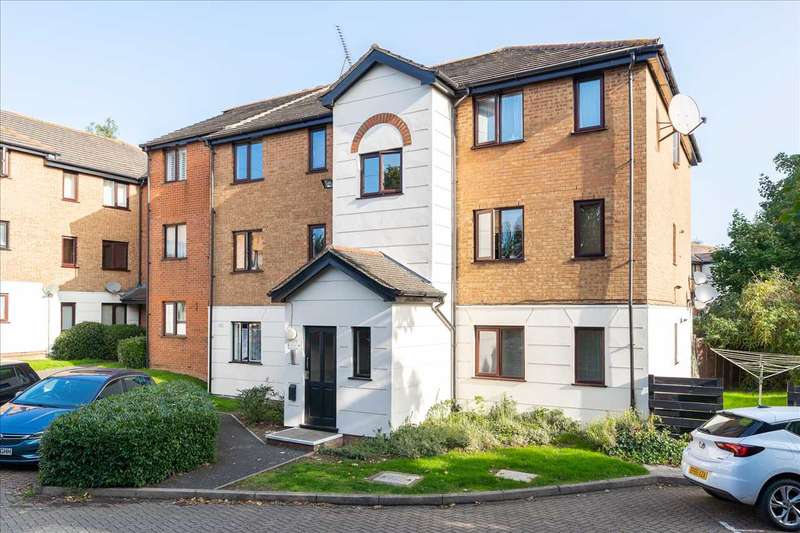 2 Bedroom Apartment Flat For Sale In Parrottsfield, Hoddesdon, EN11