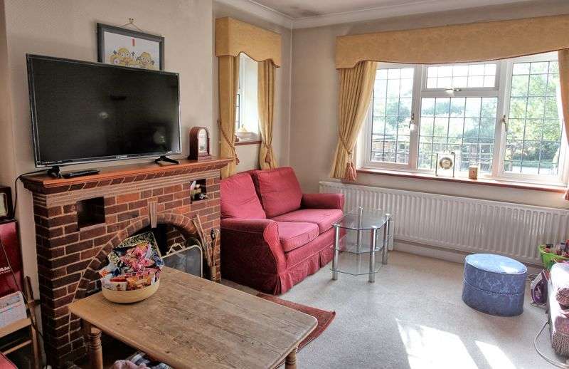 3 Bedroom Property For Sale In Amersham Road, Chalfont St Peter, SL9