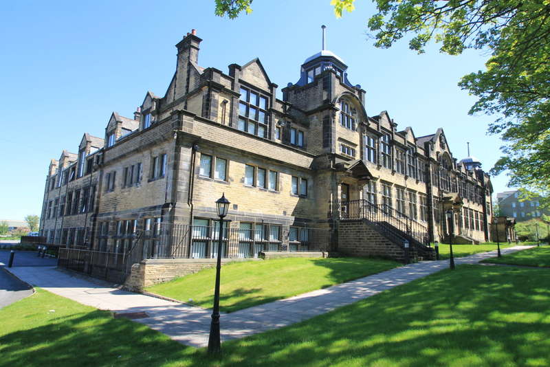 2 Bedroom Flat To Rent In Richardshaw Lane, Pudsey, Leeds, LS28