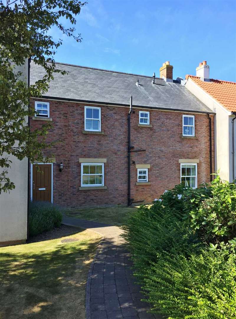 2 Bedroom Apartment Flat For Sale In The Parade, The Bay, Filey, YO14