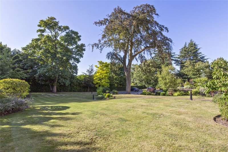3 Bedroom Flat For Sale In Churchfields Avenue, Weybridge, Surrey, KT13