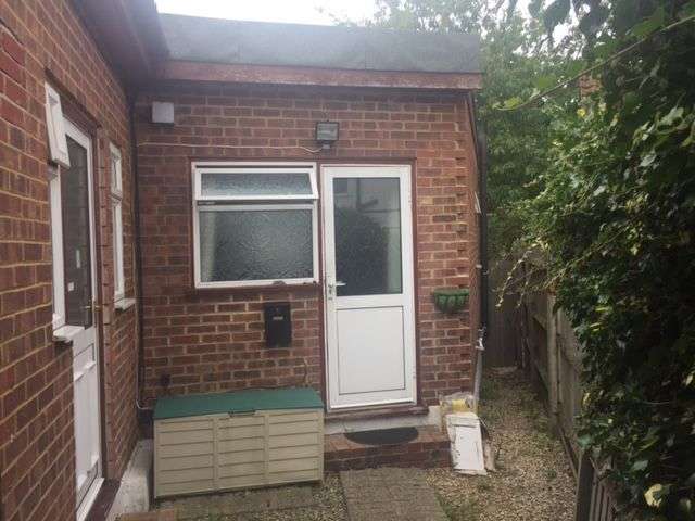 1 Bedroom Studio Flat To Rent In North Harrow, HA3