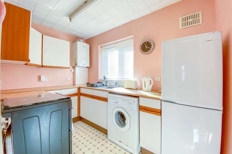 2 Bedroom Ground Flat For Sale In Sedgemoor Road, Stonehouse