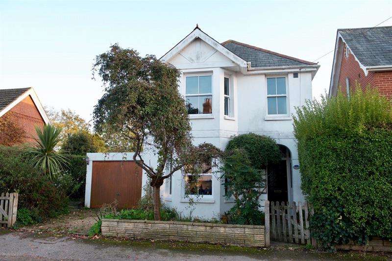 3 Bedroom Detached House For Sale In Middle Road, Lymington, SO41